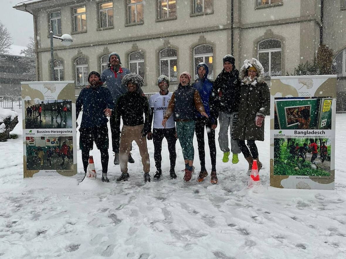bangladesch_kraftmodell.jpeg Im Ziel: Läuferinnen und Läufer nach 30 Minuten Einsatz bei Wintereinbruch.