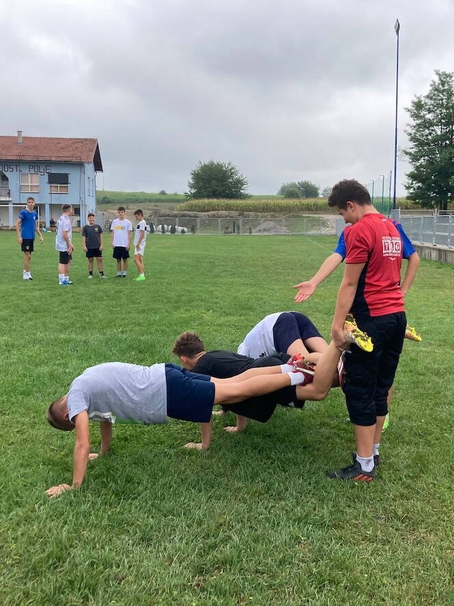 bosnien_kraft_1.jpeg KRAFT-Lektion in einem Fussballclub in Bihać, Bosnien und Herzegowina.